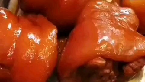 猪脚饭贵在软而不烂、入口即化,而不是人人都爱吃的嚼劲~